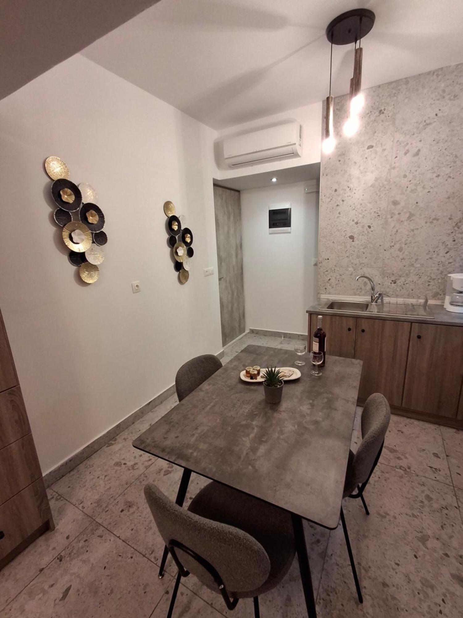 Peter's Place Deluxe Aparthotel
