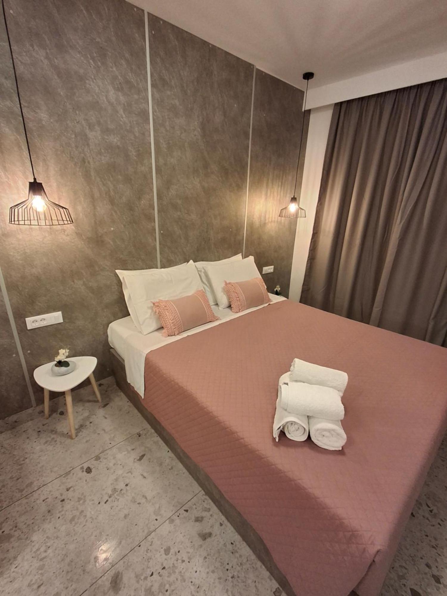 Peter's Place Deluxe Aparthotel